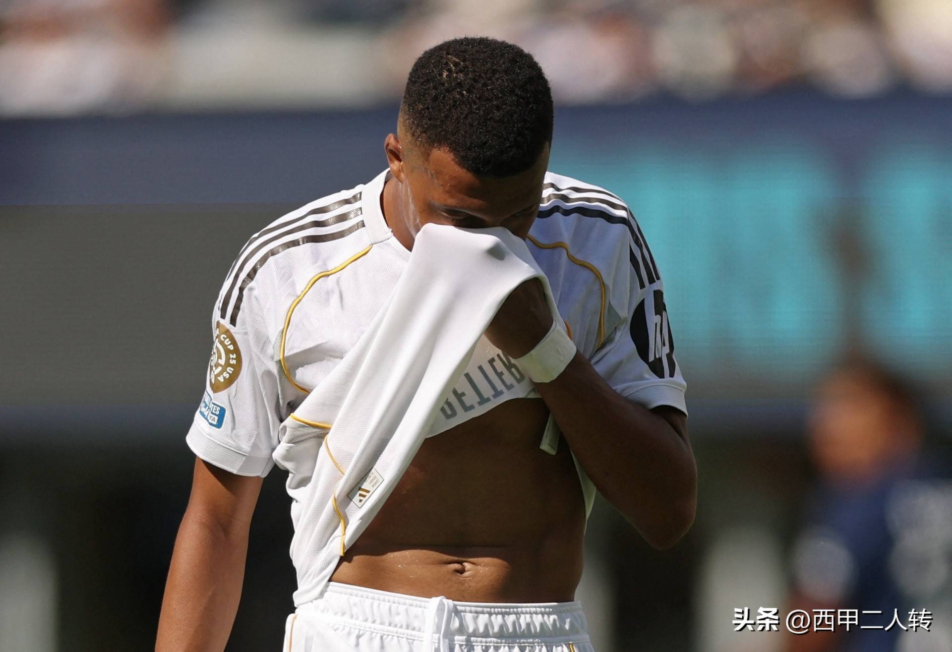 关于巴黎圣日耳曼发布备战花絮，转会期扳平良机，英超任务艰巨，身体对抗强度拉满的信息