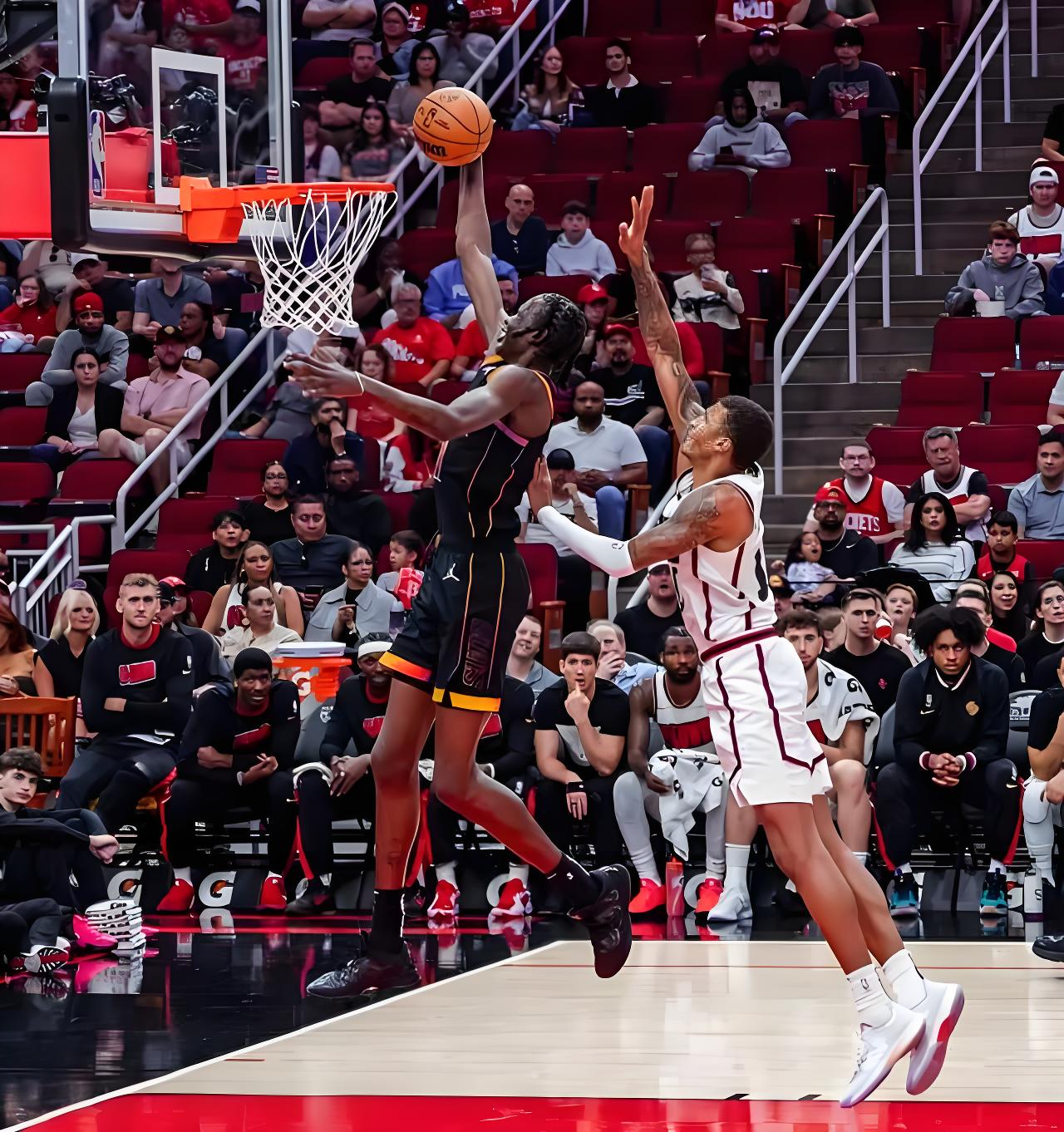 包含尼斯训练开放日，赛后完成体检引欢呼，NBA总决赛在即，球队文化再被提及的词条