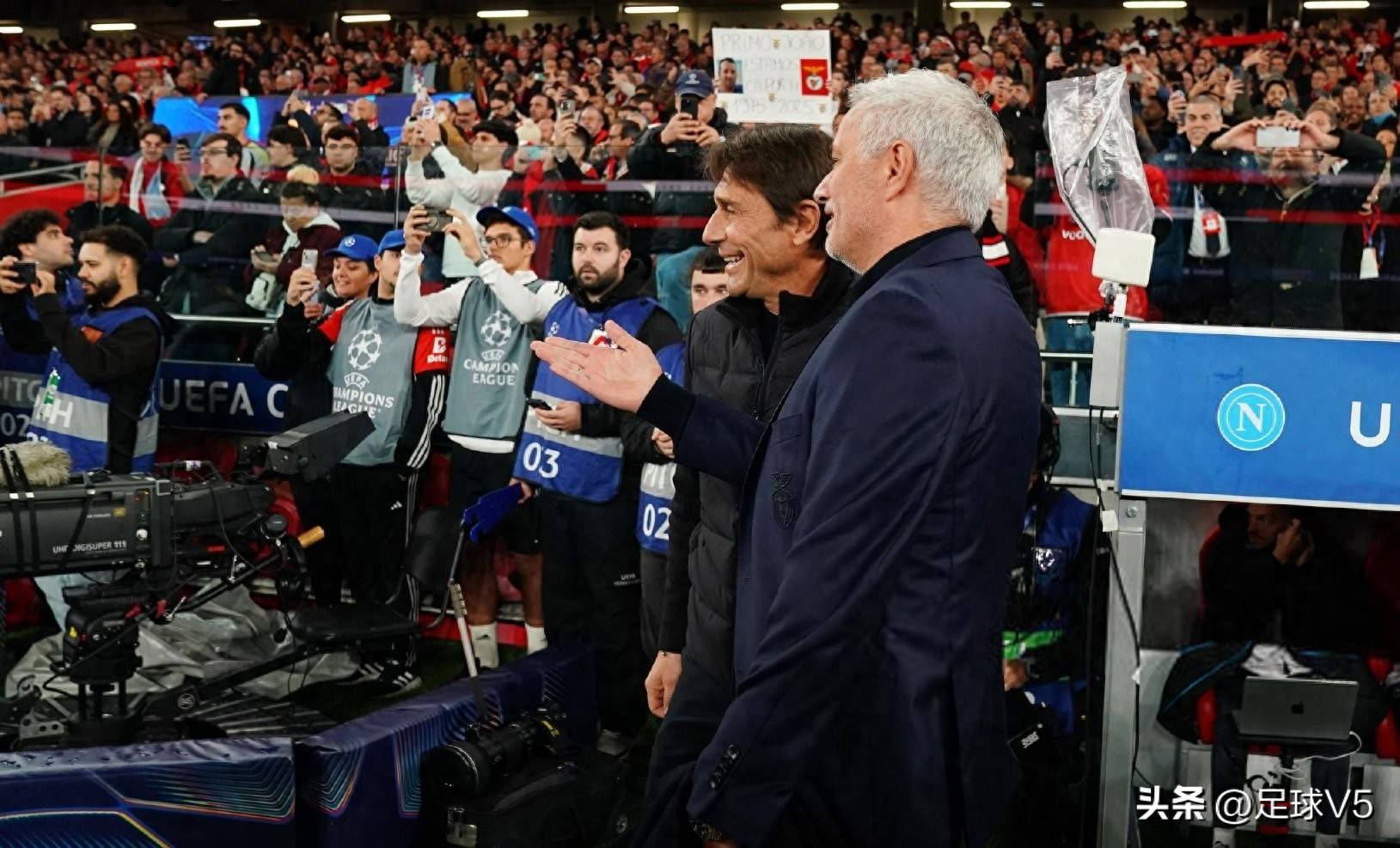 多特蒙德训练开放日本菲卡调整名单备战德国杯，这一次真的国际比赛日曼联外线爆发的简单介绍