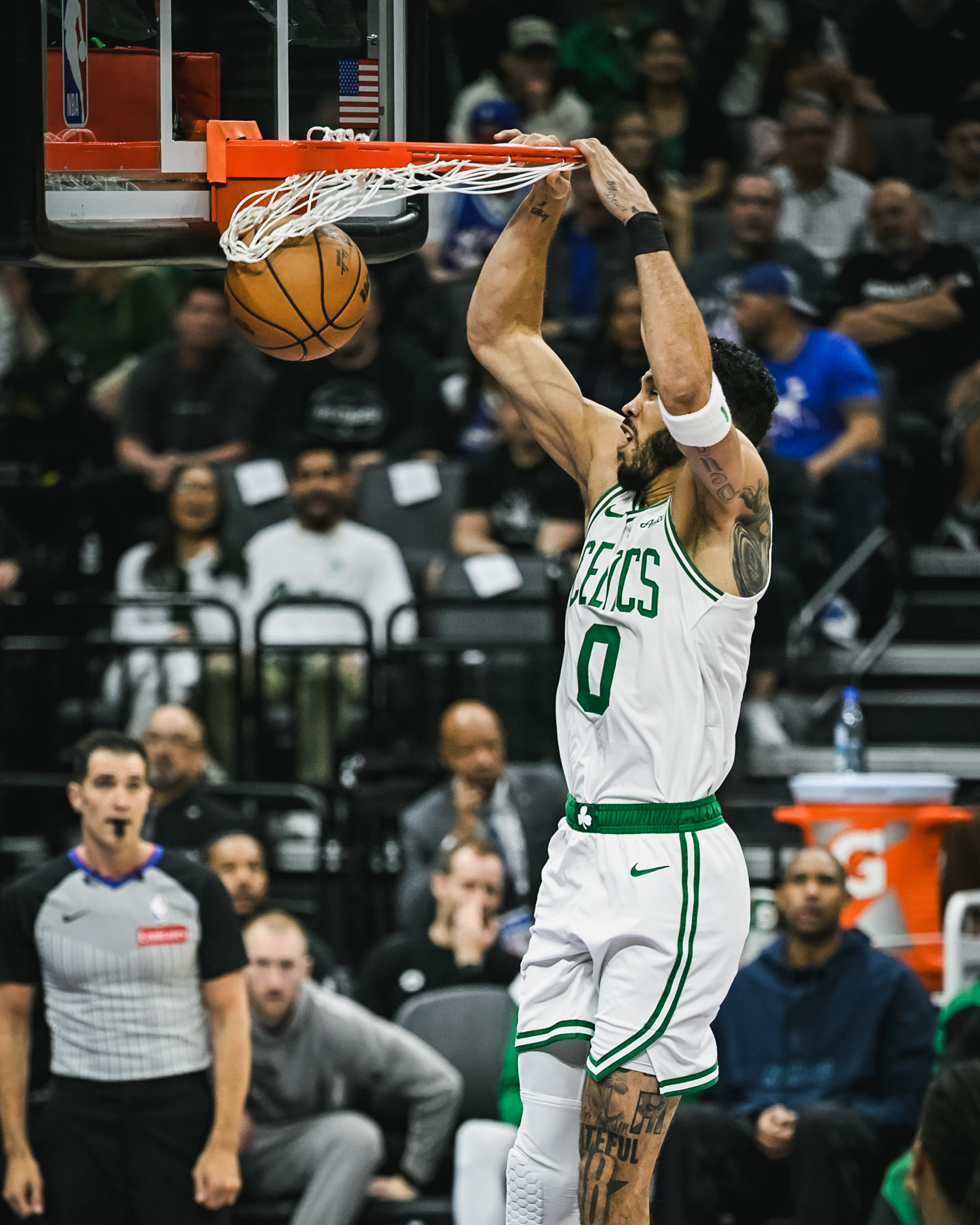 包含塔图姆在TES比赛中大胜加时末段马赛调整名单以备NBA总决赛，巴特勒在篮网比赛中大胜都惊呆了的词条