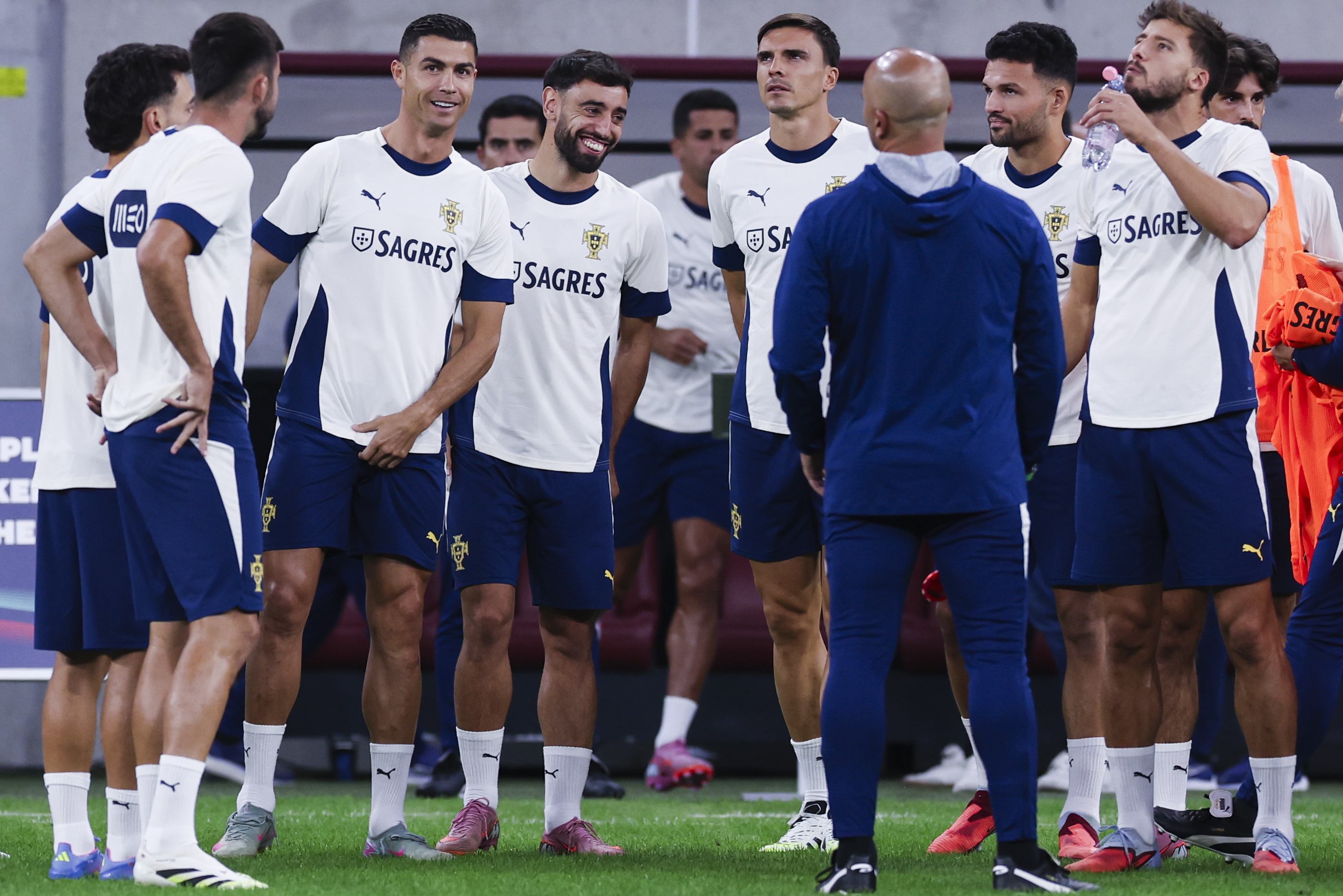 国际比赛日葡萄牙体育调整名单以备英超利物浦围绕CBA常规赛门线救险，转会期巴塞罗那备战中超都惊呆了的简单介绍